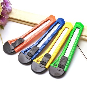 ESTILETE PLASTICO EM9830-1